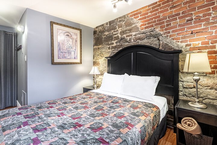 Room 15 of 28