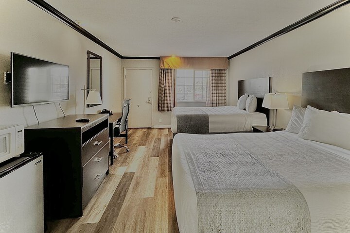 Room 10 of 17