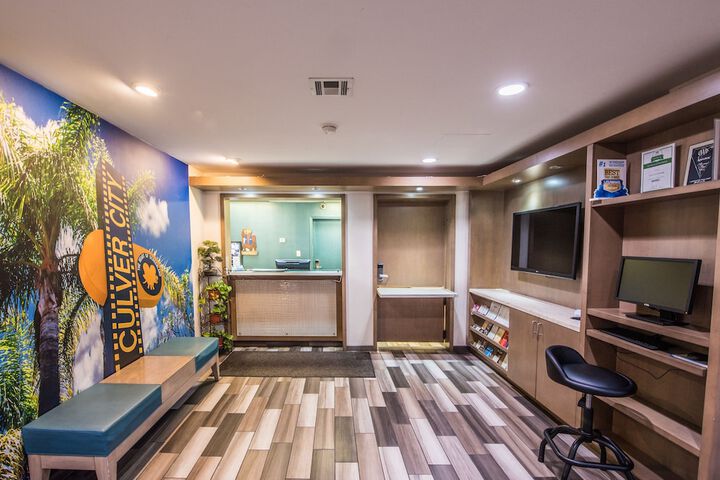 Travelodge by Wyndham Culver City
