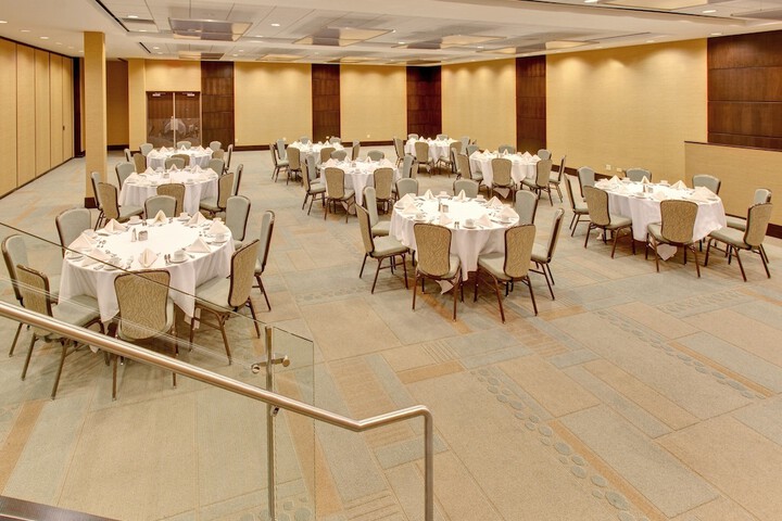 Ballroom/Hall 73 of 76