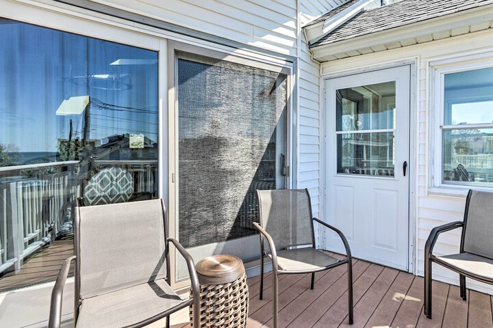 Westbrook Home w / Ocean Views - Walk to Beach