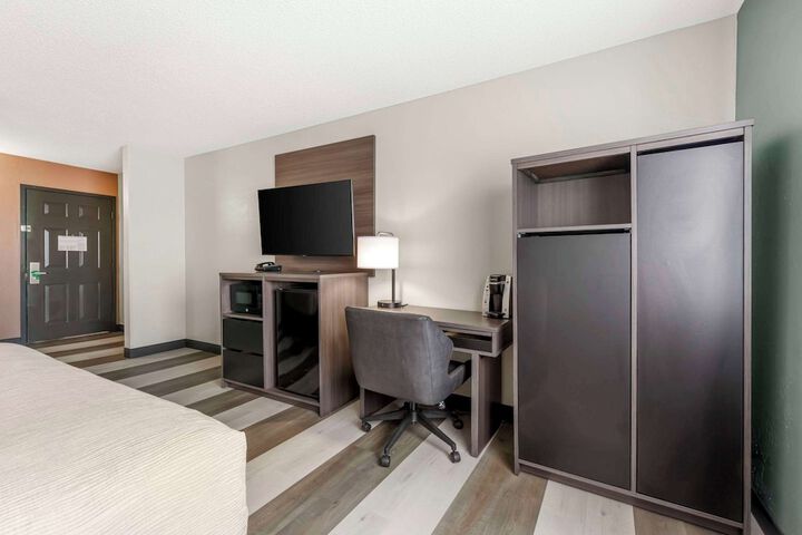 Room 15 of 36