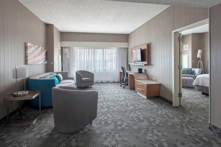 Courtyard by Marriott Newark Elizabeth