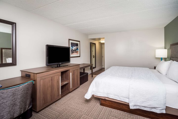 Room 12 of 25