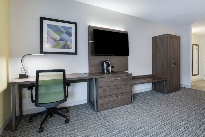 Room 25 of 41