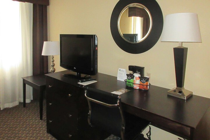 Comfort Inn & Suites Pittsburgh Fox Chapel