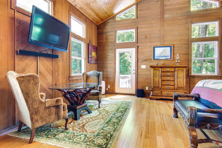 Hot Tub & Boat Dock: Lovely Lake Lure Retreat