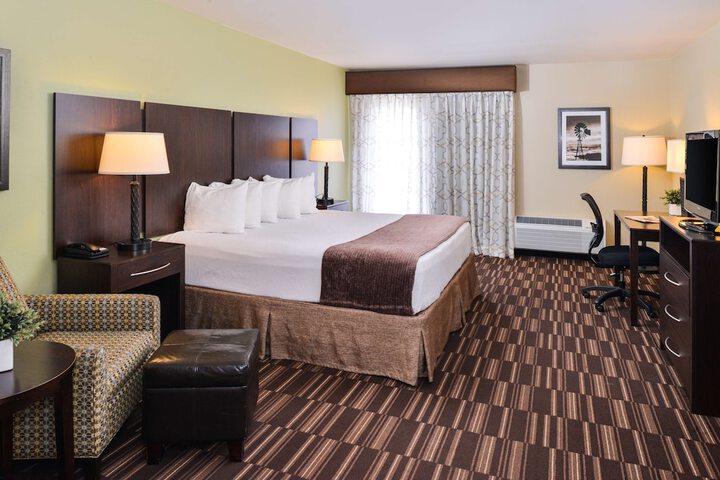 Room 32 of 46