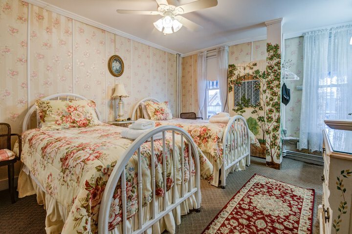 Room 10 of 22