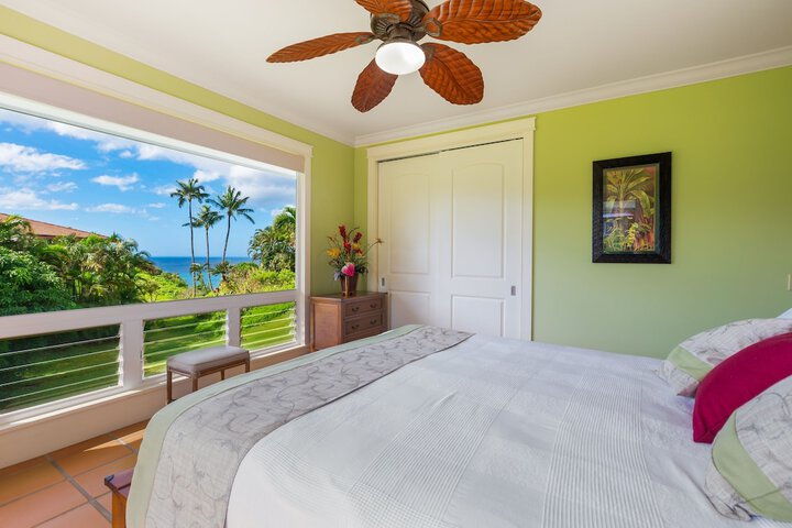 Hale Ohana Nui 5 Bedroom Home by RedAwning