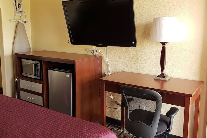 Taylor village Inn and suites