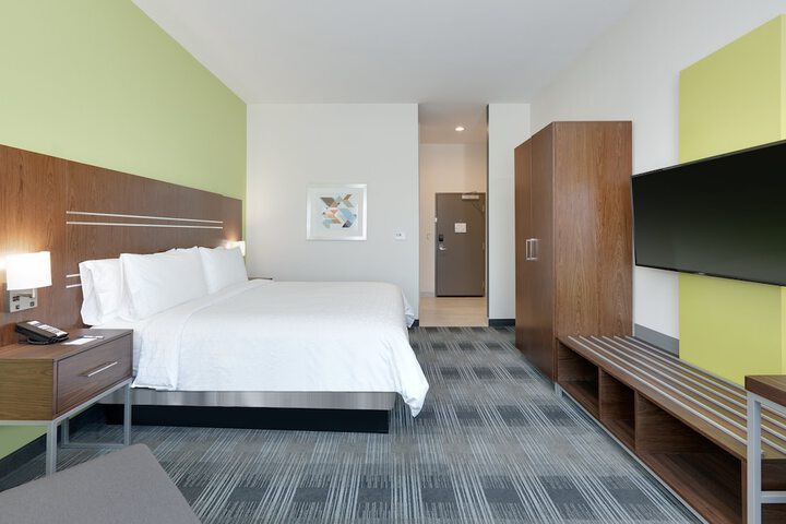 Holiday Inn Express & Suites Dallas NW - Farmers Branch by IHG