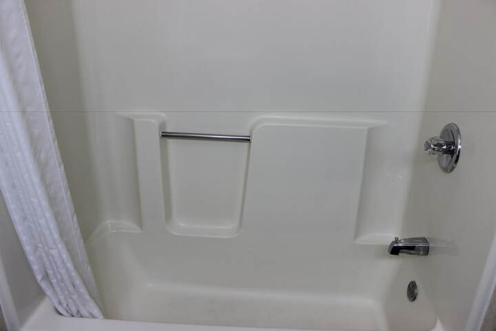 Room 17 of 28