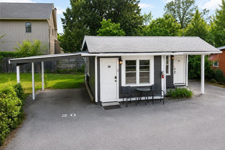CedarWood Inn