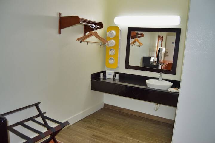 Room 18 of 38