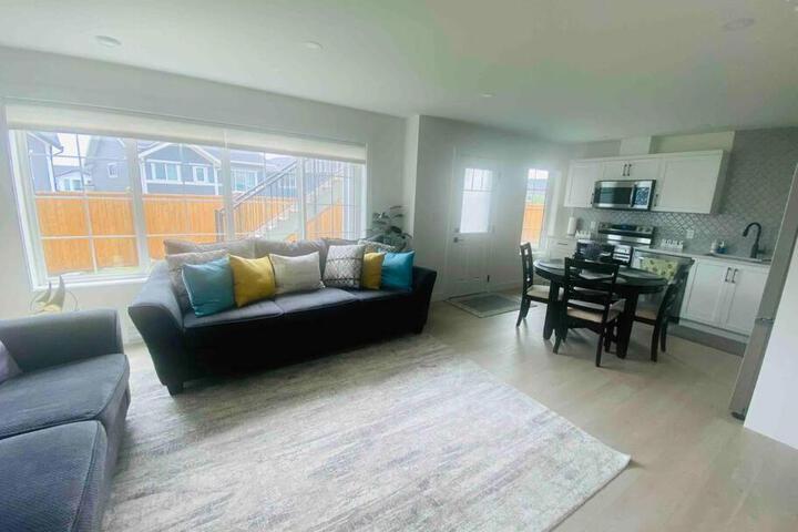 The Royal Bay Escape: Cozy 2 bedrooms garden suite
