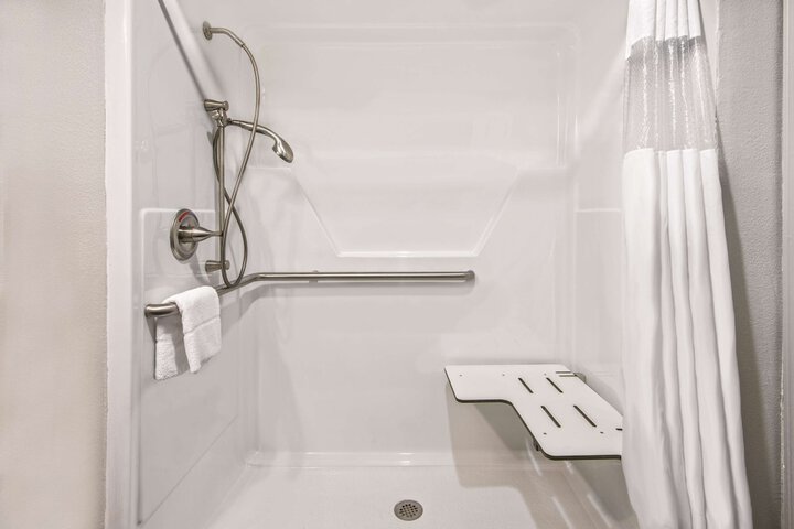 La Quinta Inn & Suites by Wyndham Victoria - South
