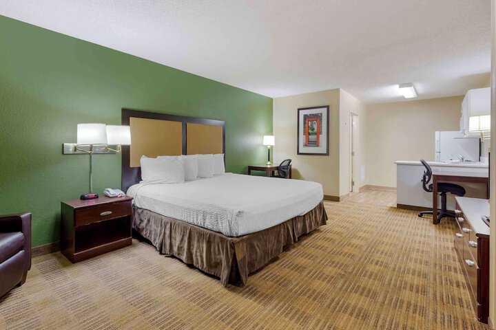 Room 15 of 28
