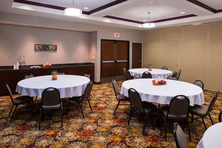 Holiday Inn Express Hotel & Suites Pittsburg by IHG