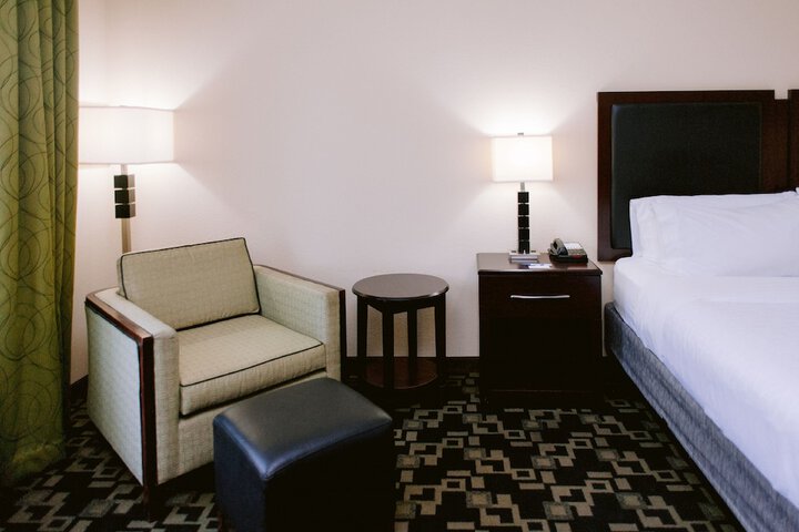 Room 27 of 70