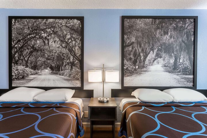 Room 13 of 22