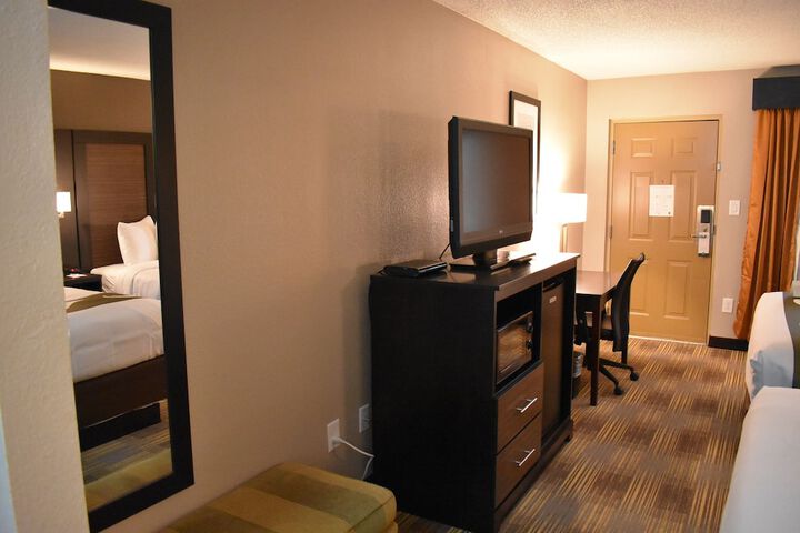 Room 33 of 46