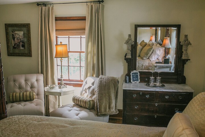 Room 32 of 63