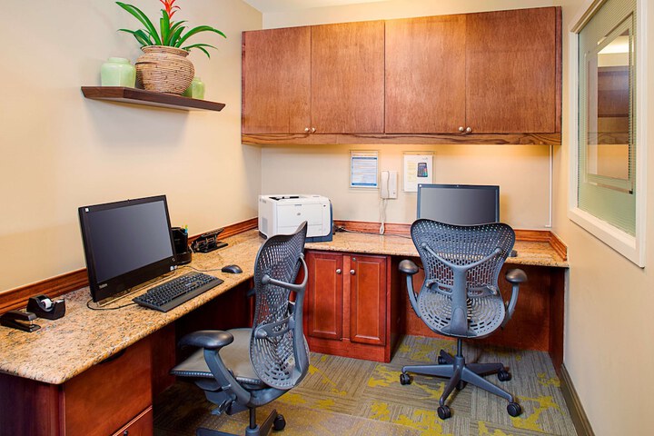 Business Center 37 of 37