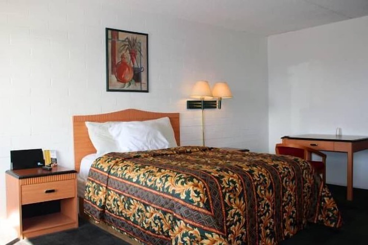 Room 18 of 25