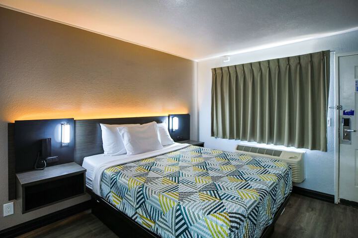 Room 19 of 29