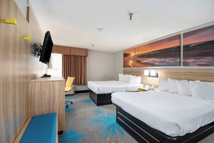 Days Inn & Suites by Wyndham Mt. Pleasant