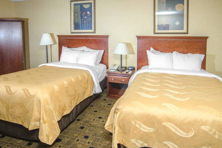 Room 44 of 100