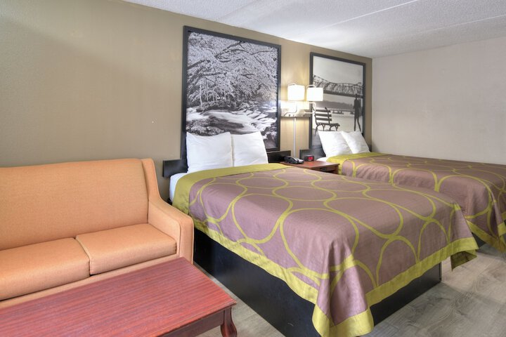 Room 11 of 28