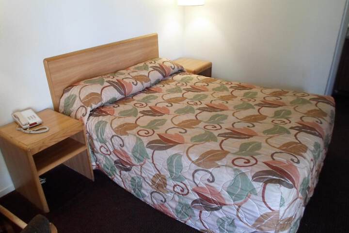 Room 28 of 37