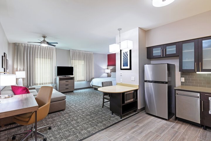 Staybridge Suites IAH Airport East by IHG