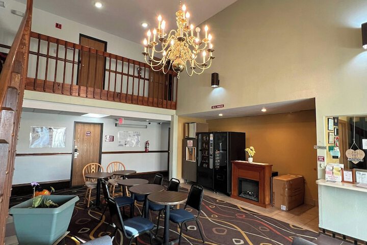 Deluxe Inn