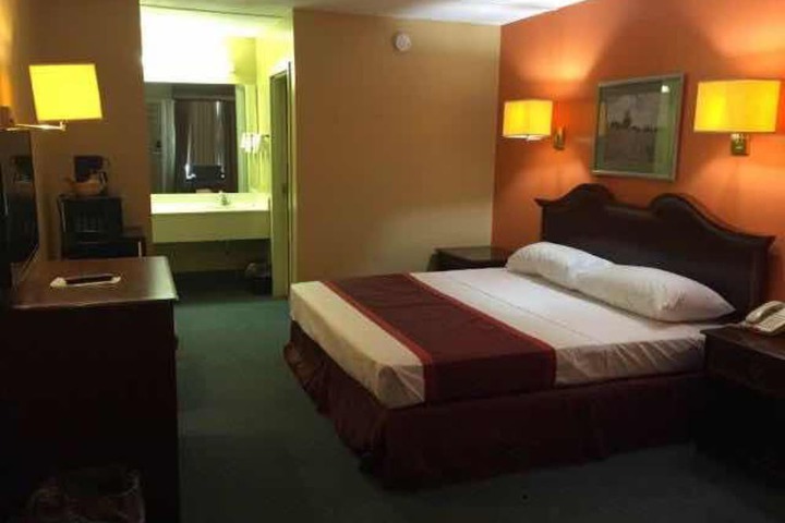 Room 23 of 28