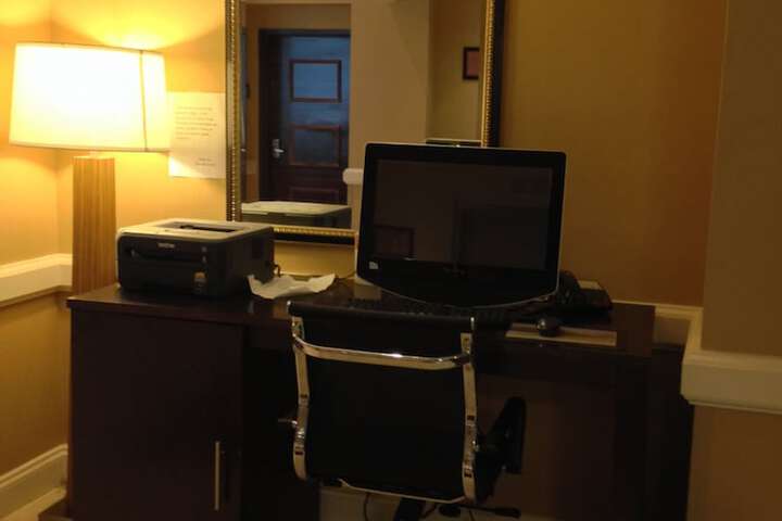 Business Center 37 of 37