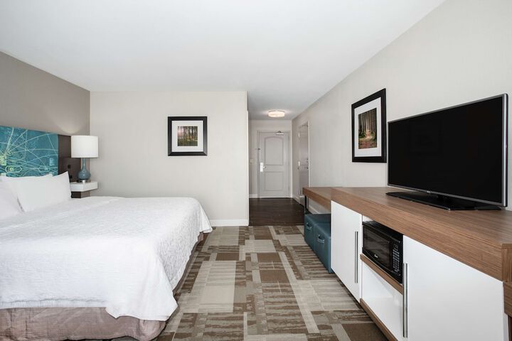 Room 13 of 37