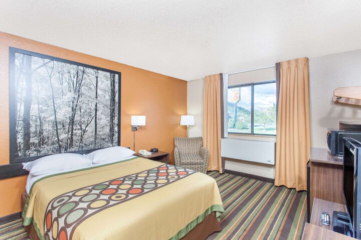 Room 13 of 15