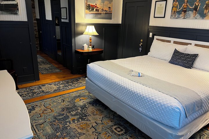 Room 27 of 76