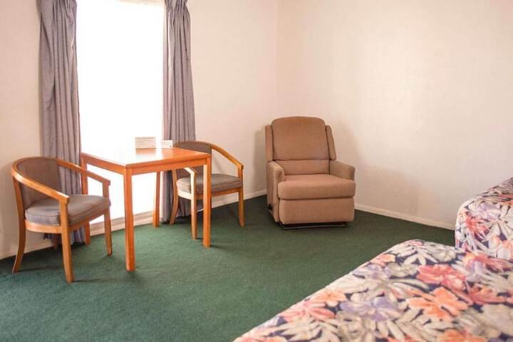 Room 11 of 38