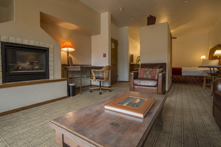 Table Mountain Inn