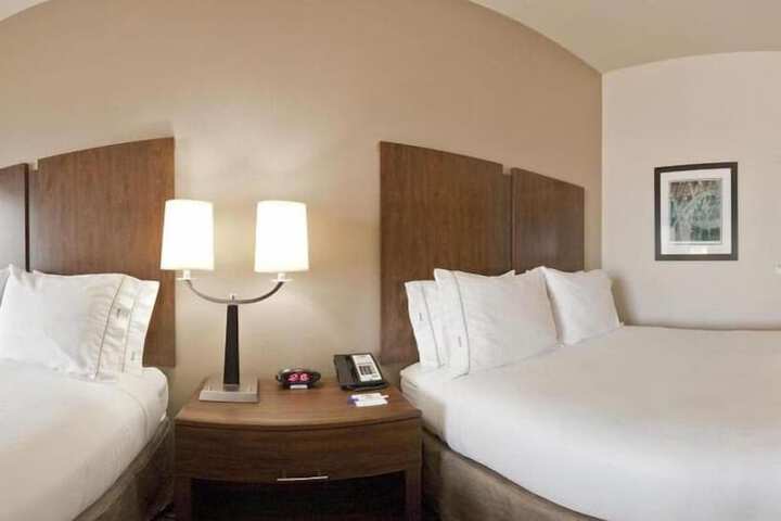 Room 10 of 38