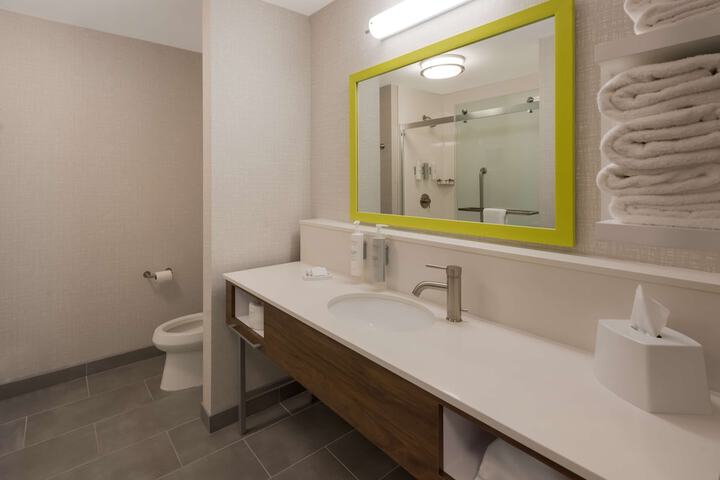 Hampton Inn & Suites Fredericksburg-at Celebrate Virginia