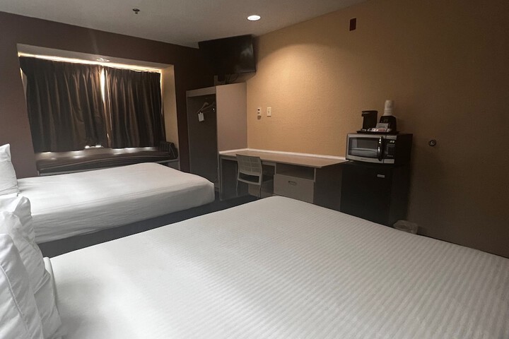 Room 18 of 29