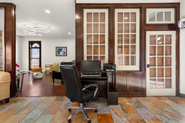 Business Center 30 of 31