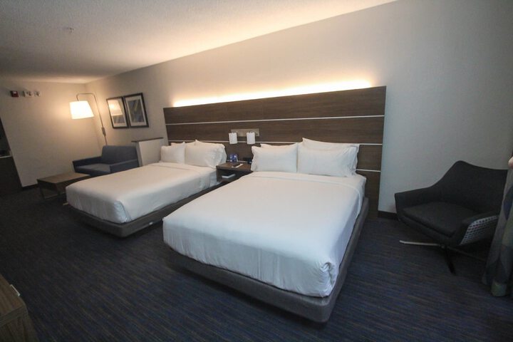Room 27 of 41