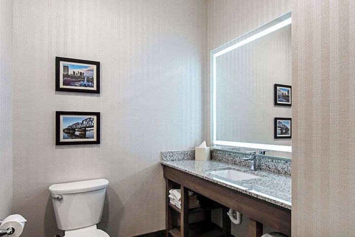 Comfort Suites Grove City - Columbus South