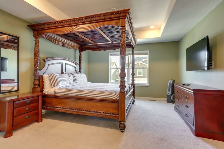 9 Mi to Airport: Commerce City Townhome w / Deck